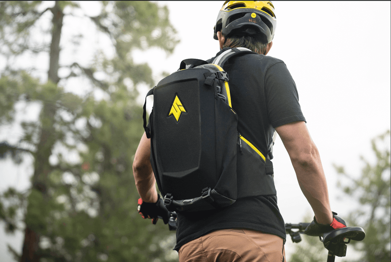 Load image into Gallery viewer, Defender 15 Adventure &amp; MTB Hydration Pack
