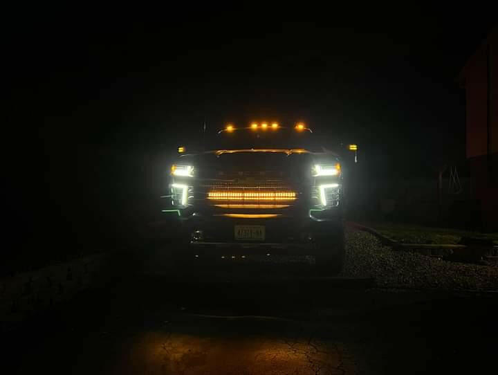 Load image into Gallery viewer, 2020+ Chevrolet Silverado 2500/3500HD Single 40in Light Bar
