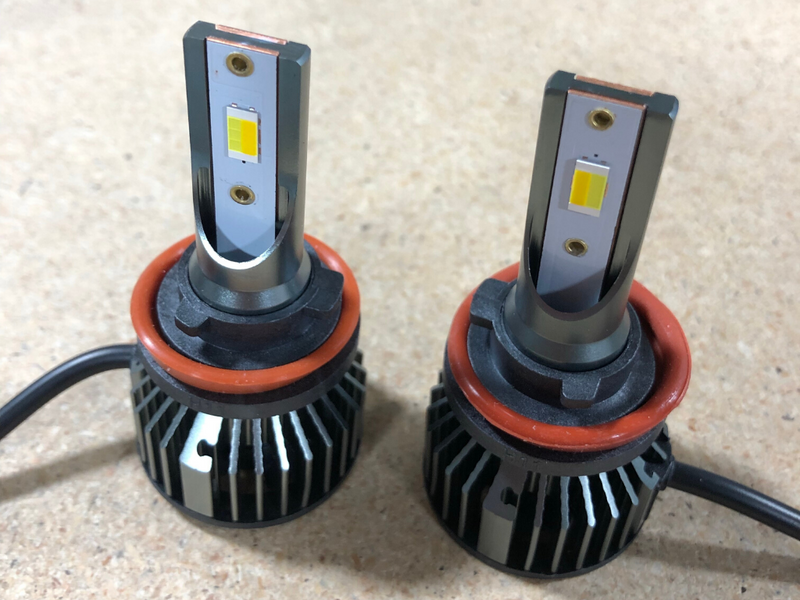 Load image into Gallery viewer, Tri-Color Fog Light Replacement Bulbs
