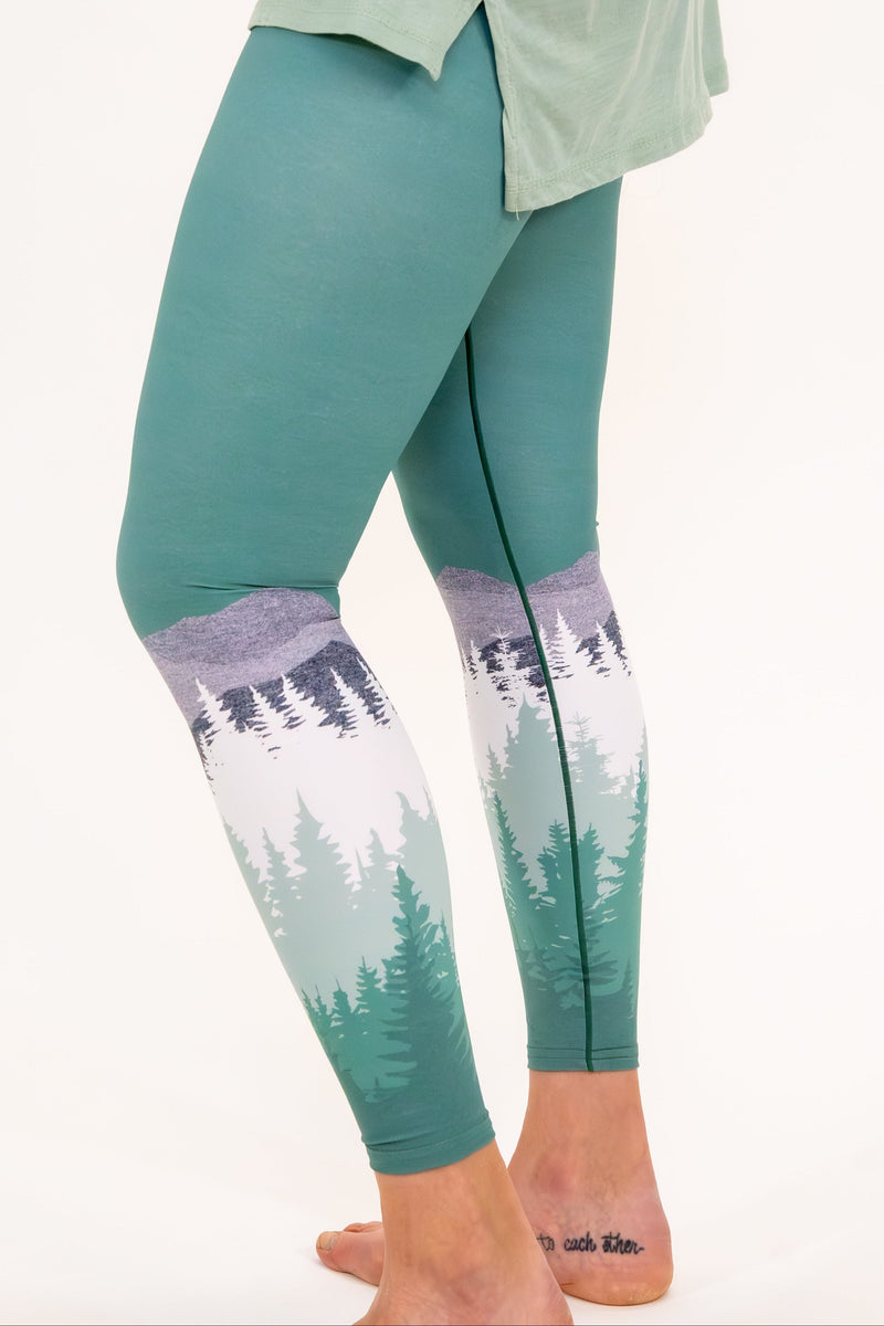 Load image into Gallery viewer, Peak Green Summit Yoga Pants
