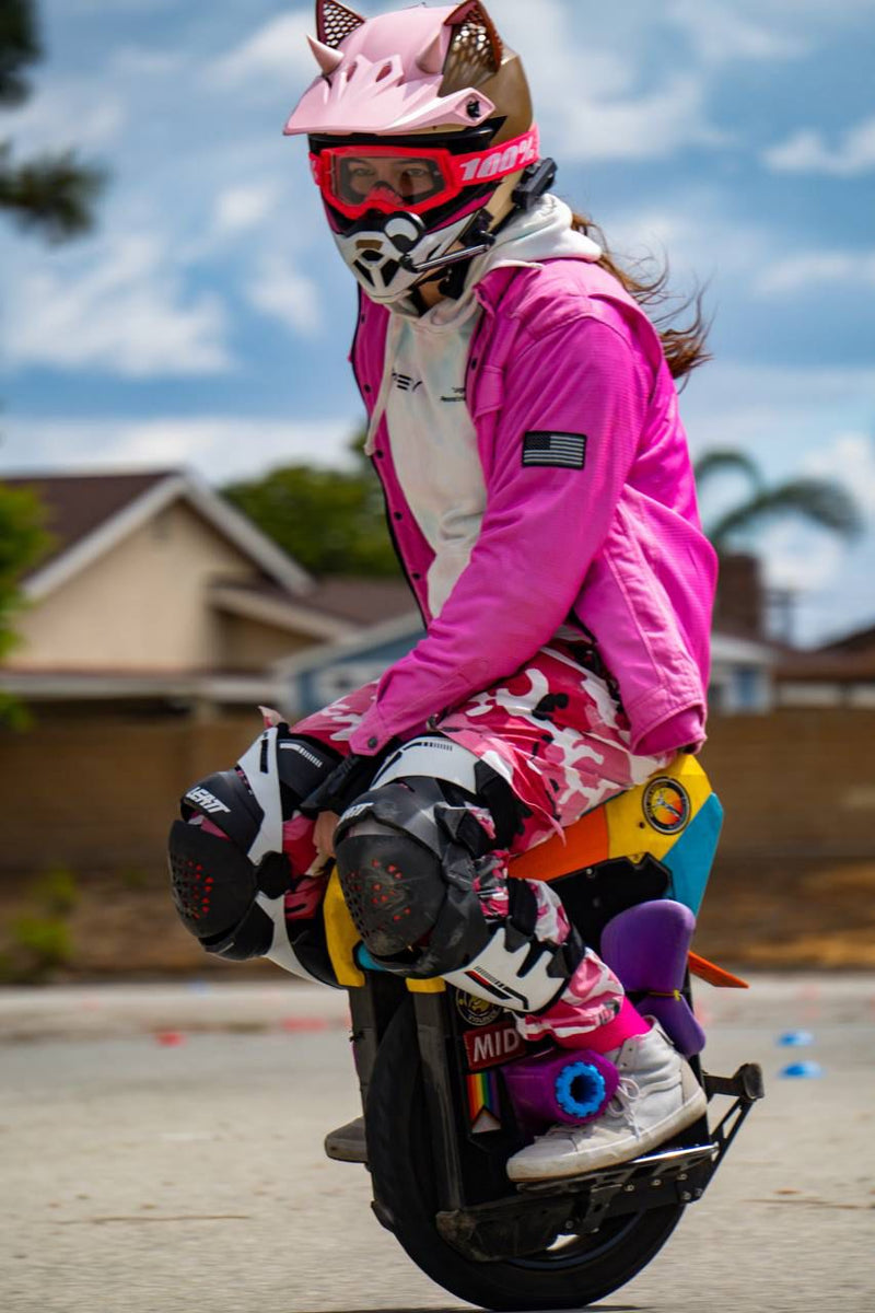 Load image into Gallery viewer, Protective Summer Mesh Shirt for Women - Pink Solid with Pads
