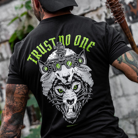Trust No One Wolf Men's T-Shirt