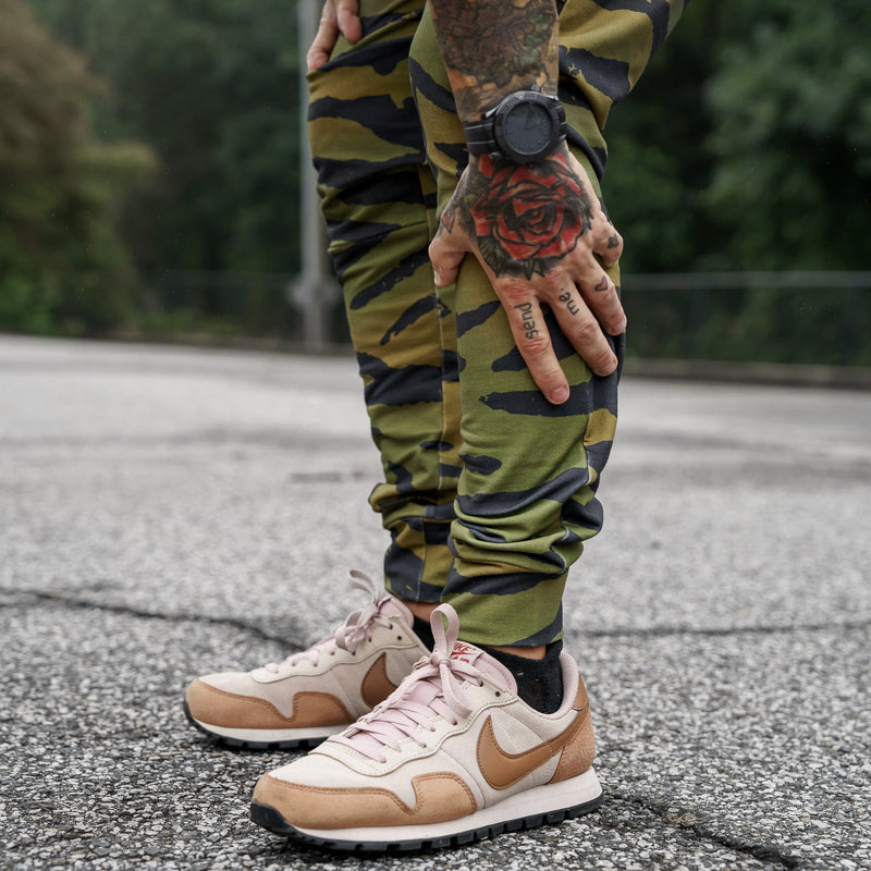 Load image into Gallery viewer, Men&#39;s Dynamic Performance Joggers 2.0
