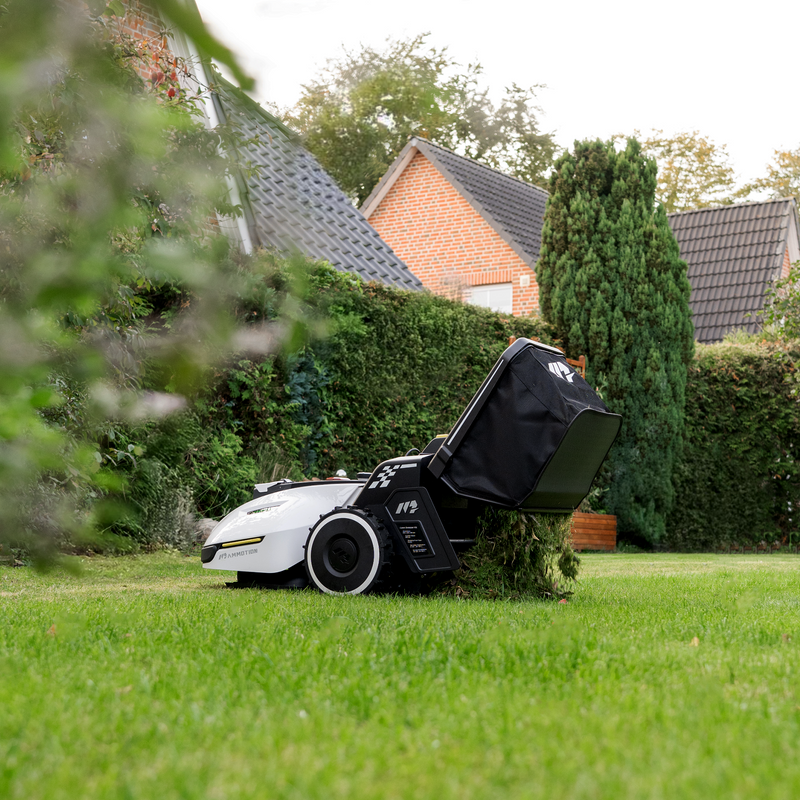 Load image into Gallery viewer, Mammotion YUKA Robot Lawn Mower

