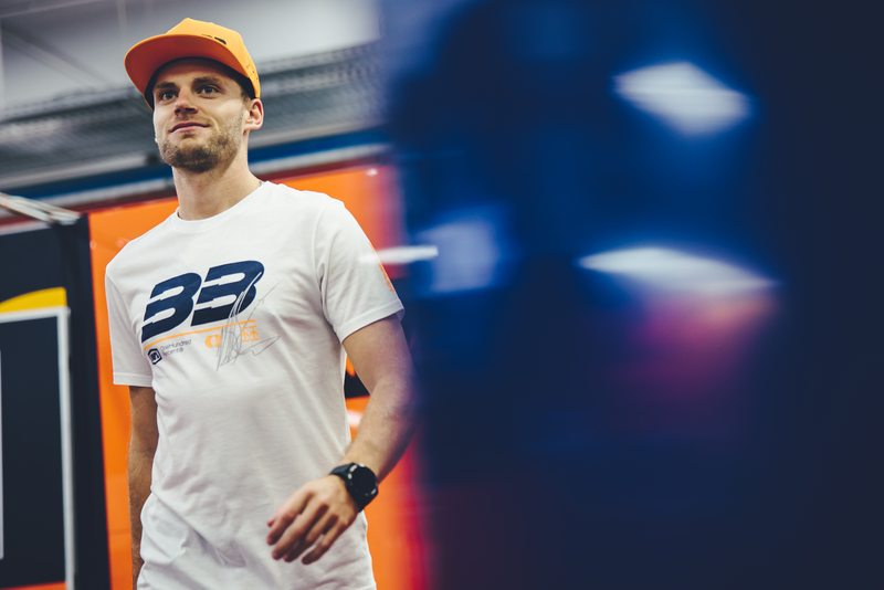 Load image into Gallery viewer, 100% BB33 Signature T-Shirt - White - XL BB-32140-000-13
