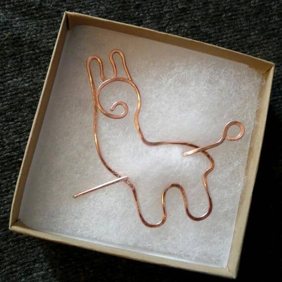 Load image into Gallery viewer, Adorable Alpaca Shawl Pin
