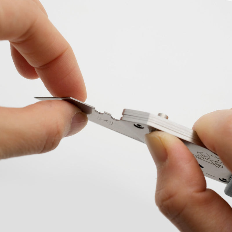 Load image into Gallery viewer, EDC Utility Knife with Blade Storage
