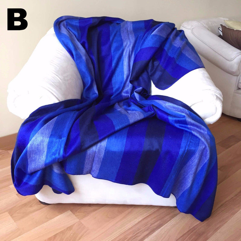 Load image into Gallery viewer, Alpaca Bed Blanket - Striped
