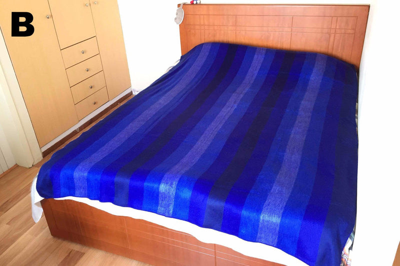 Load image into Gallery viewer, Alpaca Bed Blanket - Striped
