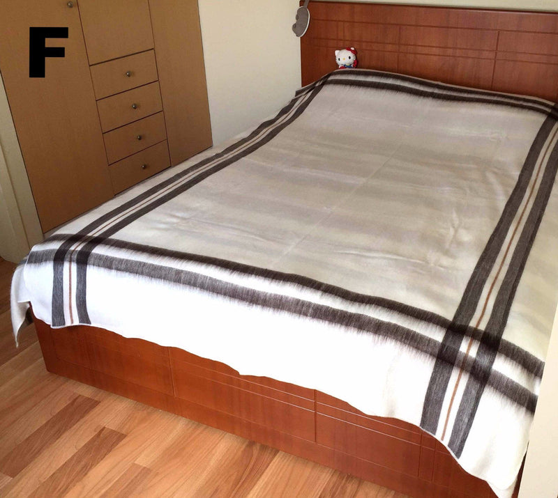 Load image into Gallery viewer, Alpaca Bed Blanket - Striped
