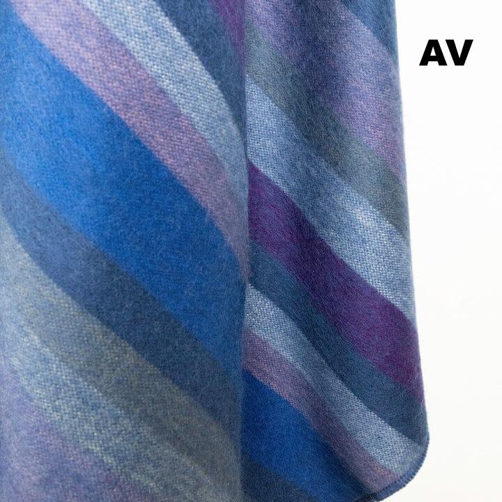 Load image into Gallery viewer, Alpaca Bed Blanket - Striped
