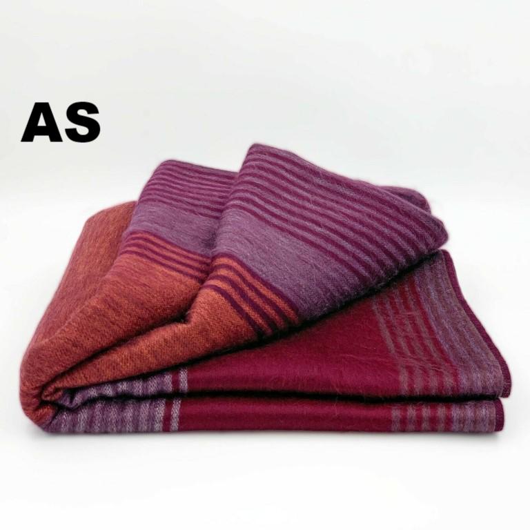 Load image into Gallery viewer, Alpaca Bed Blanket - Striped
