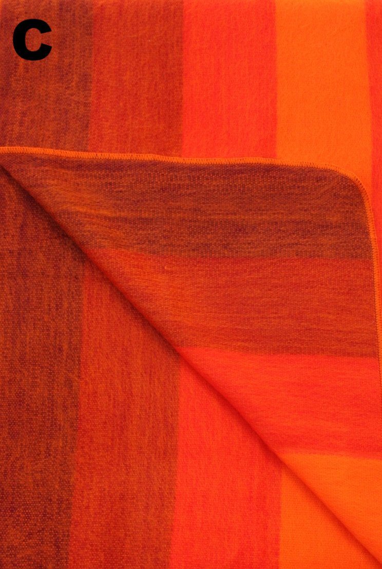 Load image into Gallery viewer, Alpaca Bed Blanket - Striped
