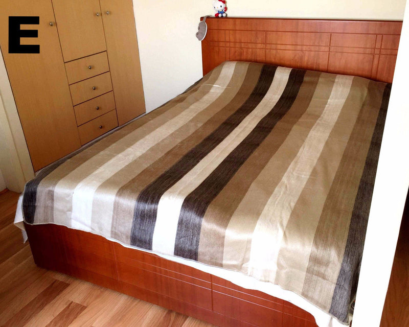Load image into Gallery viewer, Alpaca Bed Blanket - Striped
