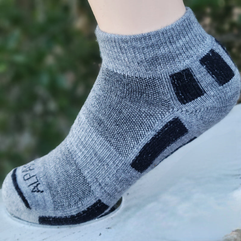 Load image into Gallery viewer, Alpaca Golf/Sport Socks
