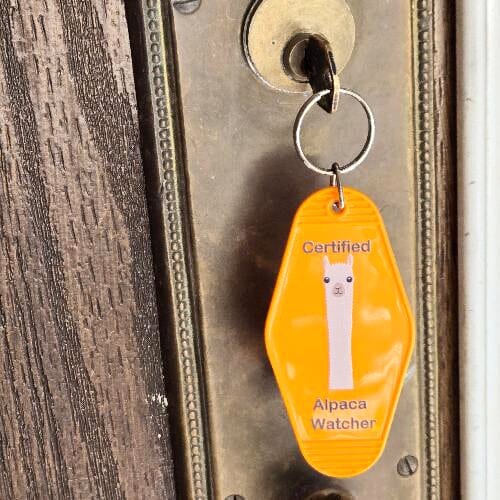 Load image into Gallery viewer, Alpaca Vintage Motel Keychain Souvenir

