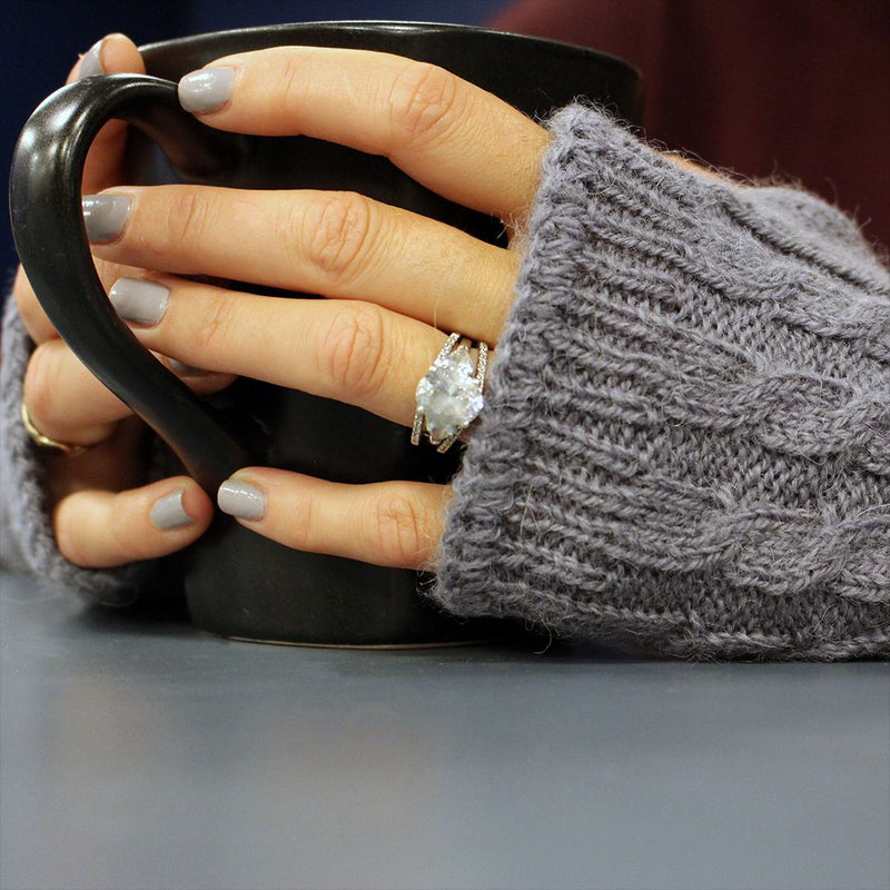 Load image into Gallery viewer, Alpaca Wrist Warmers Cabled
