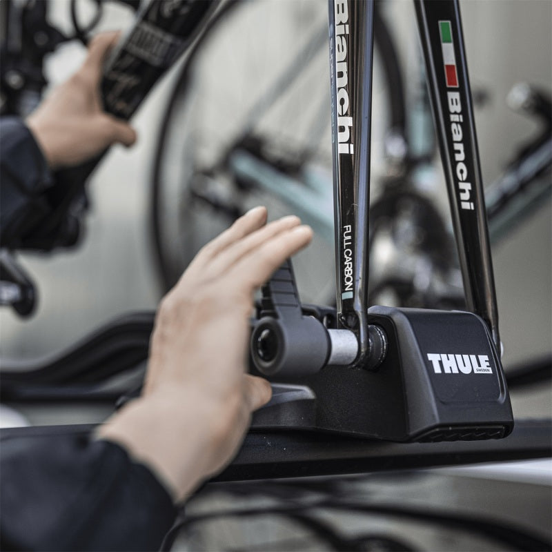 Load image into Gallery viewer, Thule FastRide Fork-Mount Roof Bike Rack (For Quick-Release Bikes/Adapter Req. for Thru-Axle) - Blk
