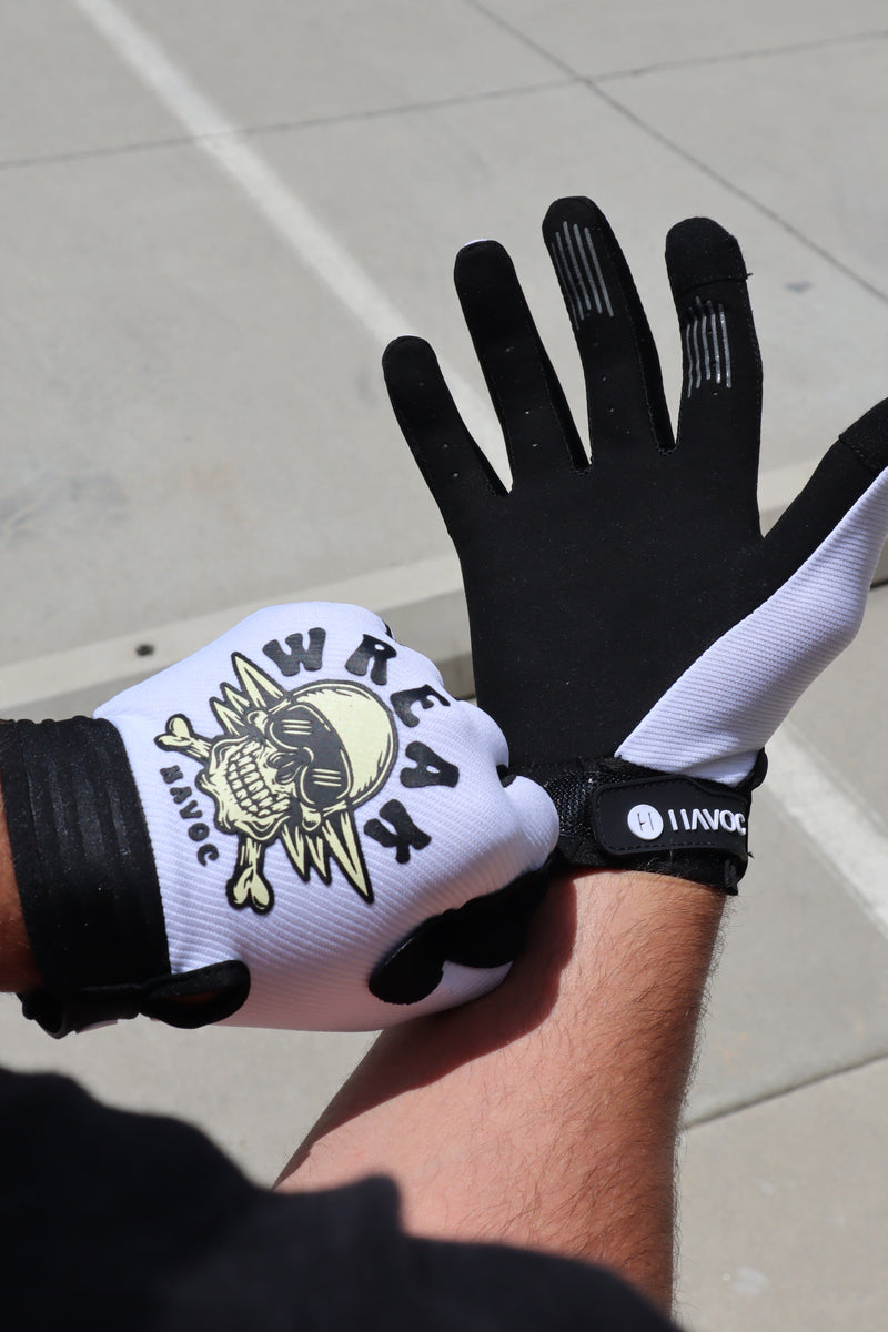 Load image into Gallery viewer, Skull and Crossbones Gloves
