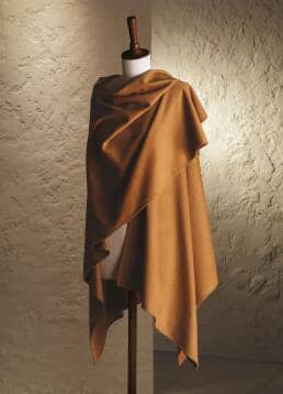 Load image into Gallery viewer, Betty 100% Vicuna Cape
