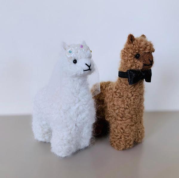 Load image into Gallery viewer, Bride and Groom Alpacadorable Hand Made Baby Alpaca Ornaments Alpaca Wedding Cake Topper
