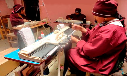 Brushed Pattern Fingerless Alpaca Gloves