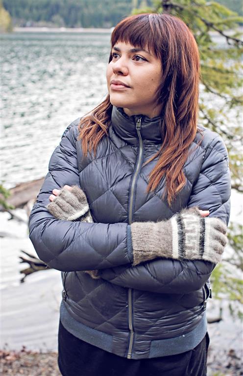 Load image into Gallery viewer, Brushed Pattern Fingerless Alpaca Gloves
