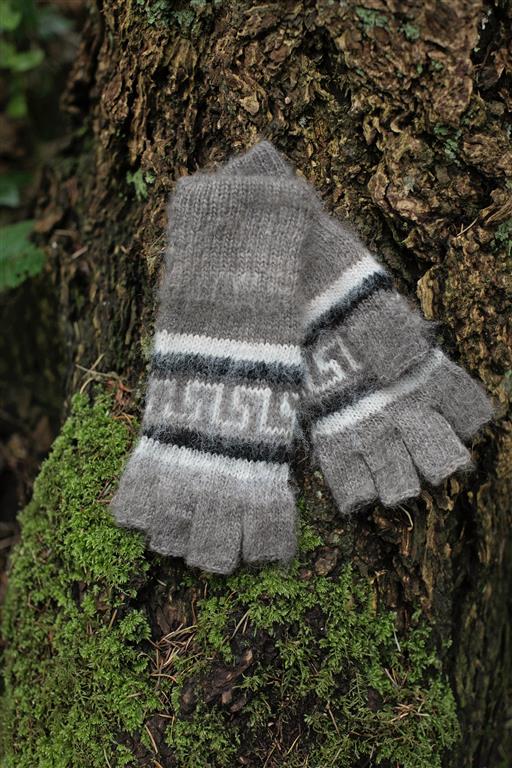 Load image into Gallery viewer, Brushed Pattern Fingerless Alpaca Gloves
