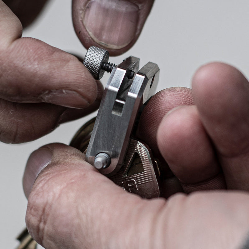 Load image into Gallery viewer, Carabiner &amp; Shackle
