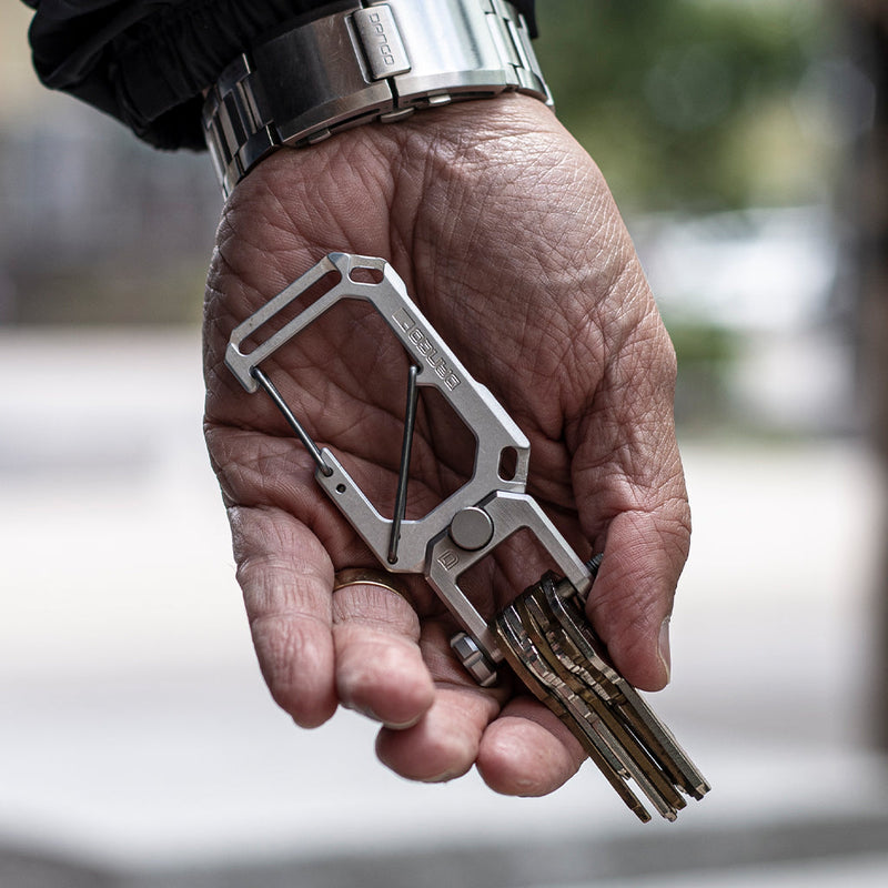 Load image into Gallery viewer, Carabiner &amp; Shackle
