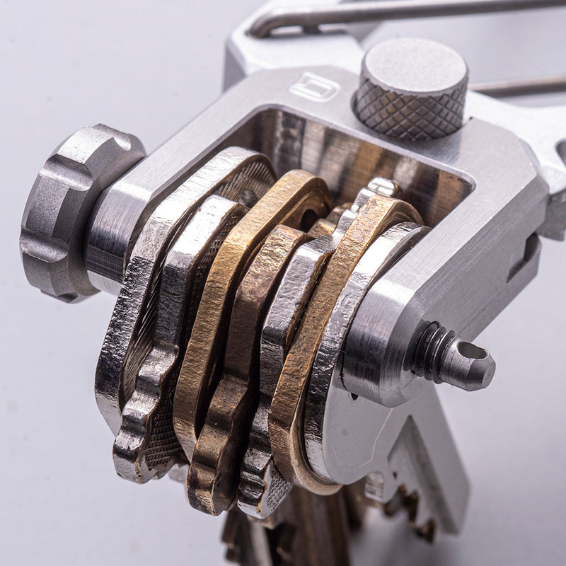 Load image into Gallery viewer, Carabiner &amp; Shackle
