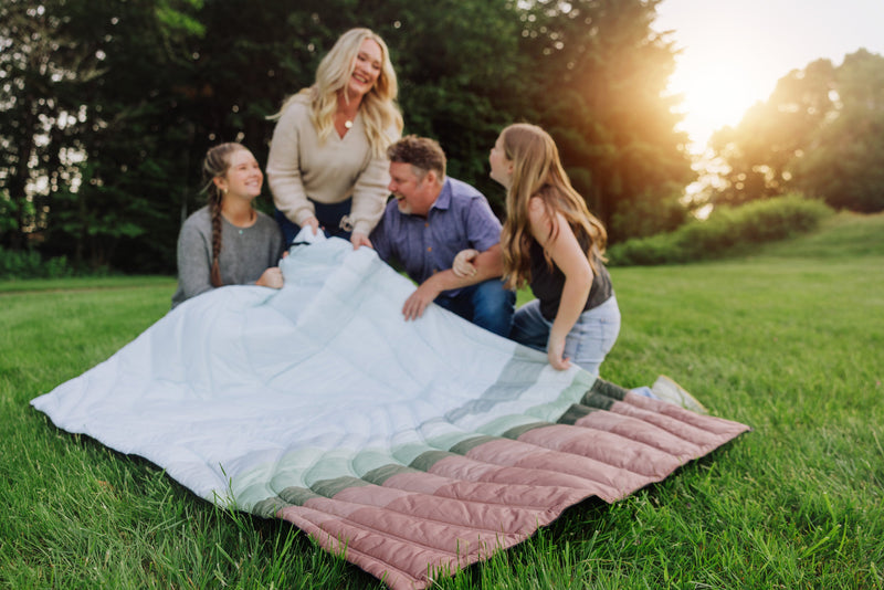 Load image into Gallery viewer, Aura Outdoor Puffer Blanket
