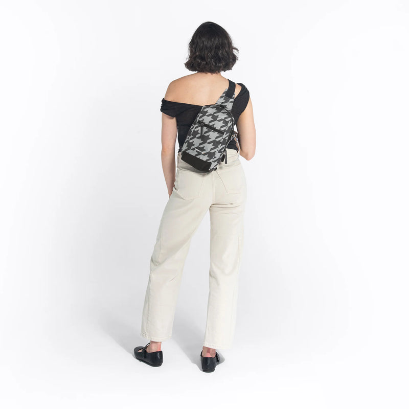 Load image into Gallery viewer, Metro AT | Reversible Sling - Granite Grey
