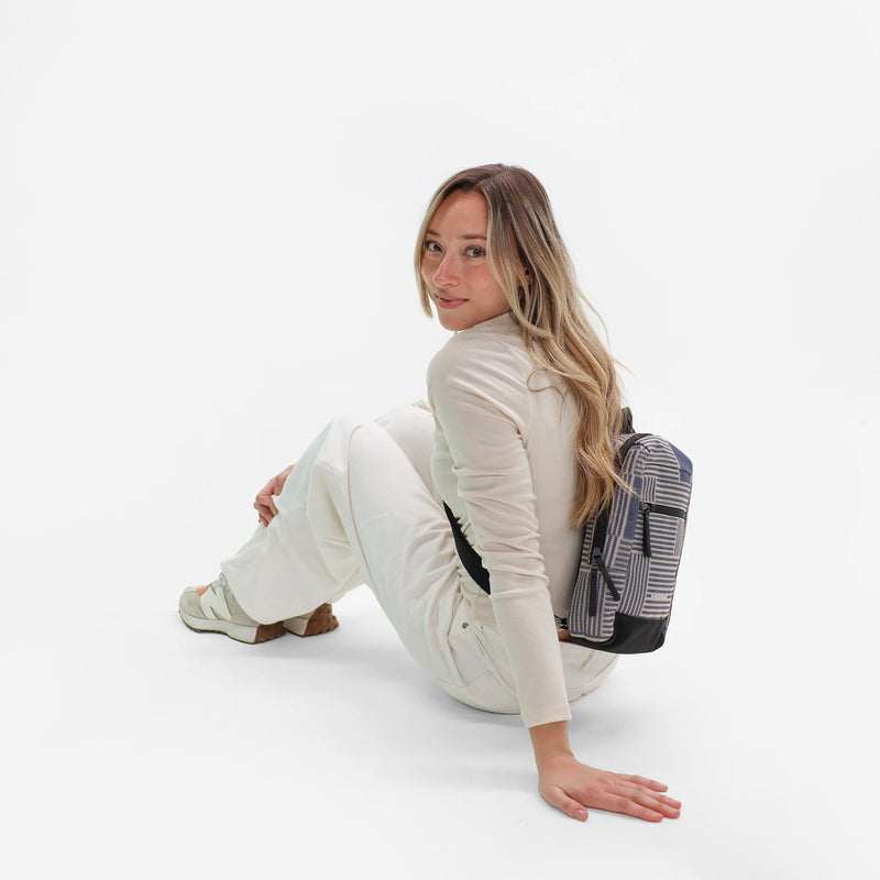 Load image into Gallery viewer, Metro AT | Reversible Sling - Granite Grey
