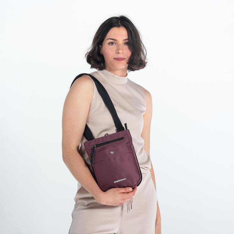 Load image into Gallery viewer, Prima AT | Travel Crossbody - Houndstooth Print
