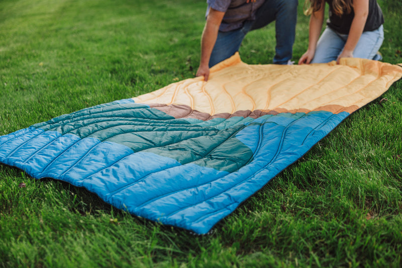 Load image into Gallery viewer, Aura Outdoor Puffer Blanket

