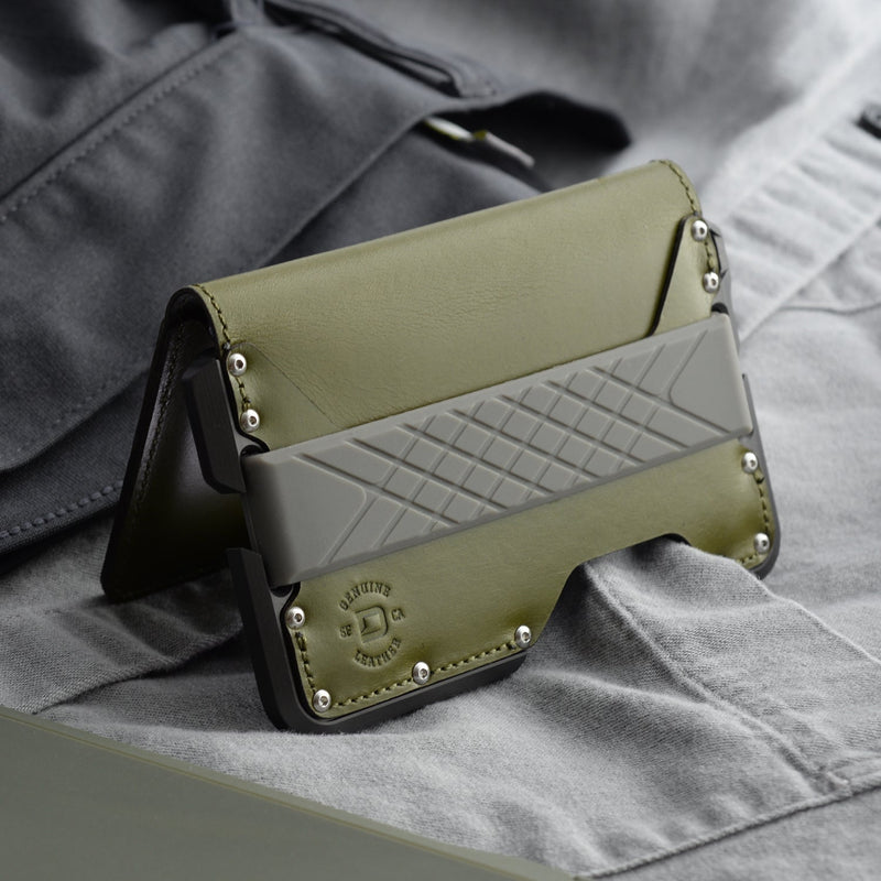 Load image into Gallery viewer, D01 Dapper™ Bifold Wallet
