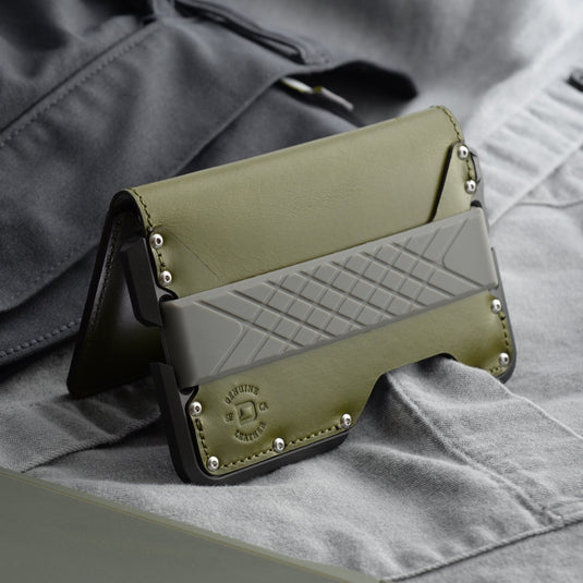 D01 Dapper™ Bifold Wallet
