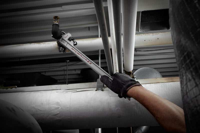 Load image into Gallery viewer, Milwaukee 48-22-7213 10L Aluminum Pipe Wrench with POWERLENGTH™ Handle
