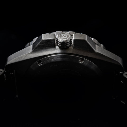 DV-02 - Automatic Dive Watch with Metal Bracelet