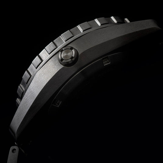 DV-02 - Automatic Dive Watch with Metal Bracelet