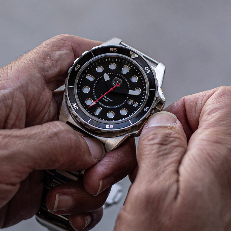 Load image into Gallery viewer, DV-02 - Automatic Dive Watch with Metal Bracelet

