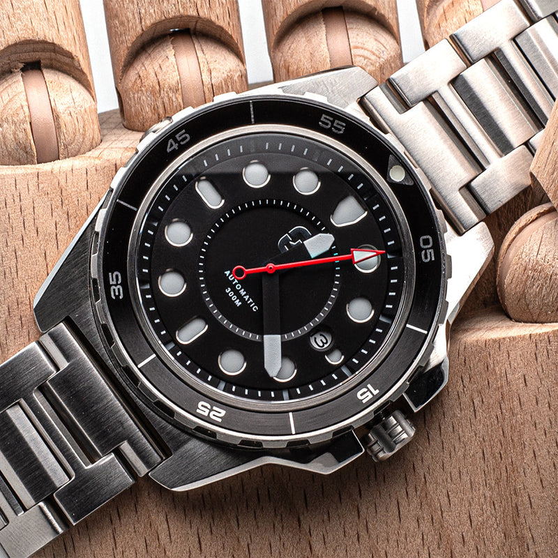 Load image into Gallery viewer, DV-02 - Automatic Dive Watch with Metal Bracelet

