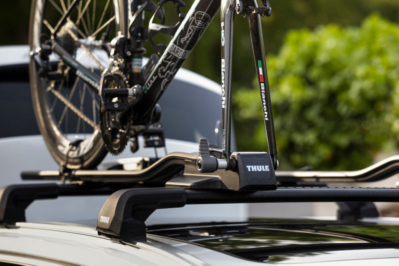 Load image into Gallery viewer, Thule FastRide Fork-Mount Roof Bike Rack (For Quick-Release Bikes/Adapter Req. for Thru-Axle) - Blk
