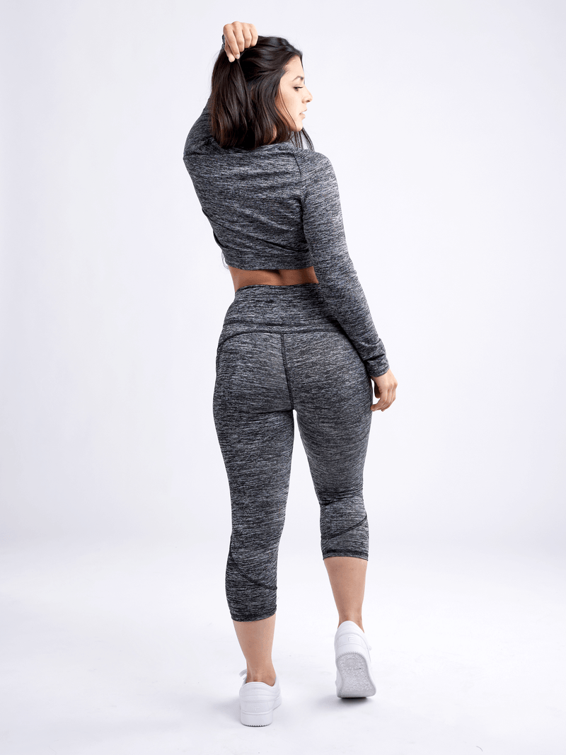 Load image into Gallery viewer, JupiterGear Mid-Rise Capri Fitness Leggings with Side Pockets
