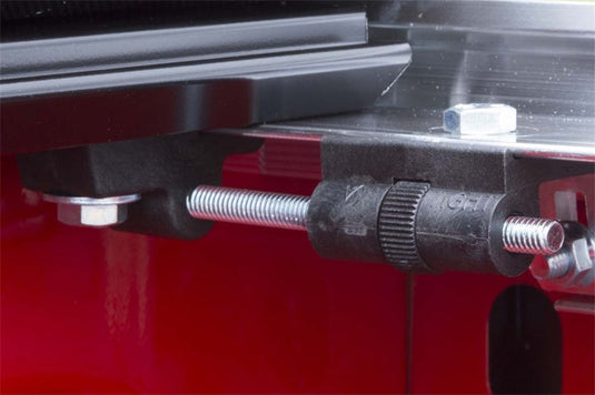 Access Tonnosport 17-19 NIssan Titan 5-1/2ft Bed (Clamps On w/ or w/o Utili-Track) Roll-Up Cover 22030229