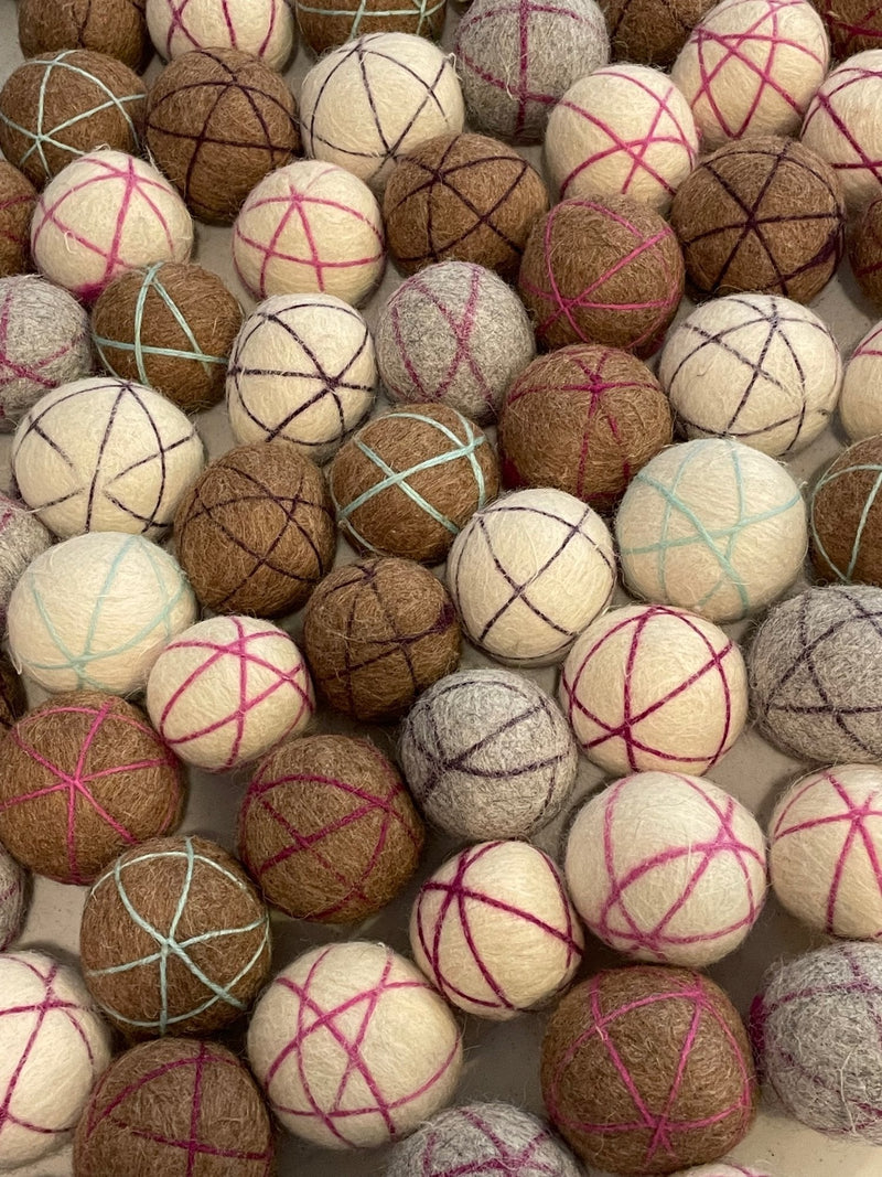 Load image into Gallery viewer, Fancy Decorative Alpaca Dryer Balls

