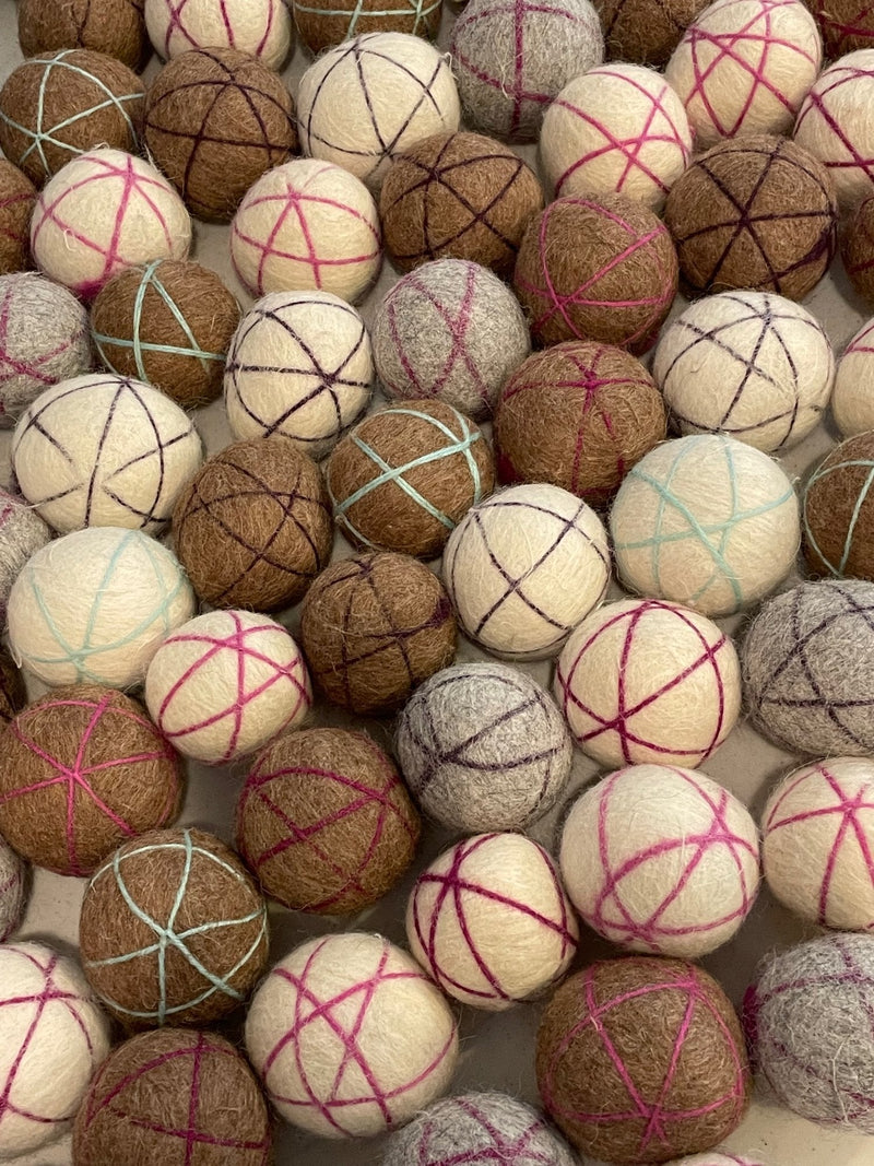 Load image into Gallery viewer, Fancy Decorative Alpaca Dryer Balls

