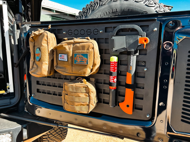 Load image into Gallery viewer, Ford Bronco 2021-Present 6 Gen. Tailgate Molle Panel
