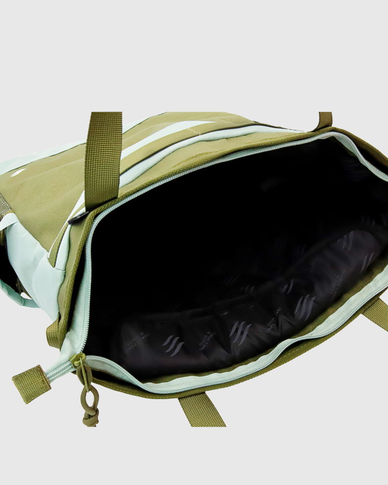 Load image into Gallery viewer, (R)evolution™ 25L Convertible Carryall
